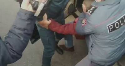 Акция протеста в Ереване: в полицию доставлен член партии Ванецяна – видео