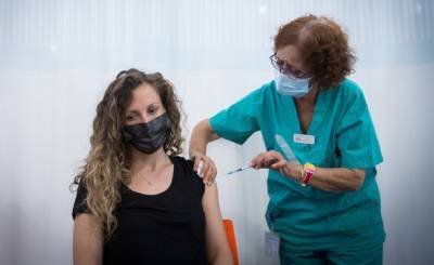 Крупные очереди возникли в центрах вакцинации по всему Израилю