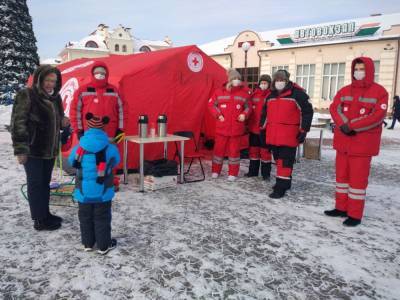 Теплая первая помощь. Как волонтеры Красного Креста помогают гродненцам в сильные морозы