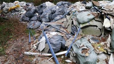 Недалеко от ГЭС "Своге" в Болгарии образовалась огромная мусорная свалка