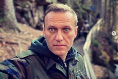 Вылет самолета с Навальным задержан из-за буйного пассажира