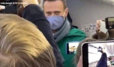 Самолет с Навальным вылетел из Берлина с опозданием на полчаса
