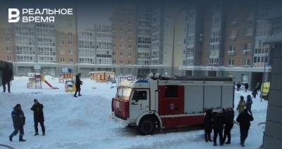 В Казани женщина с двумя детьми выпрыгнула из окна горящей квартиры на втором этаже