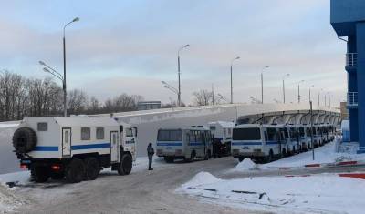 В аэропорту Внуково куда должен прилететь Навальный начались задержания