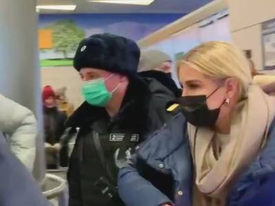 Во «Внуково» задержали сотрудников ФБК и других оппозиционеров