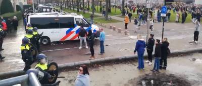 В Амстердаме полиция применила водометы для разгона демонстрантов