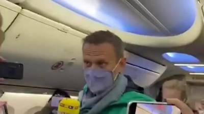 Навальный вылетел в Москву из Берлина
