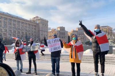«Нет хоккею на крови». На Майдане митингуют против проведения ЧМ-2021 в Беларуси