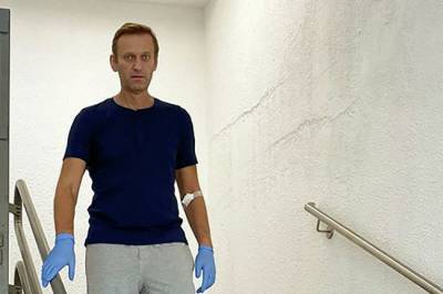 Навального привезли в аэропорт на членовозе