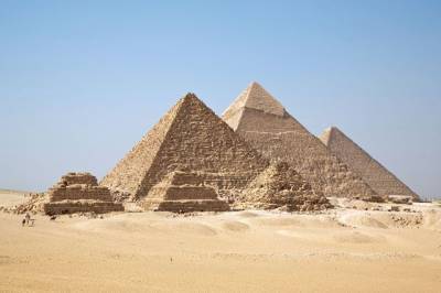 Около Каира нашли древний храм и 50 саркофагов