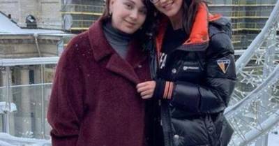 «Как сестра выглядит»: Ольга Бузова опубликовала фото с красавицей-мамой