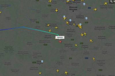 Самолет с Навальным внезапно изменил курс