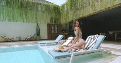 Надя Дорофеева попрощалась с отпуском пикантными снимками в купальнике