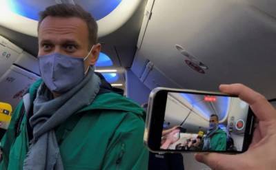 Прилетевший из Берлина Навальный задержан в Москве