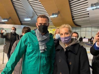 Навальный задержан в Шереметьево после прилета из Берлина