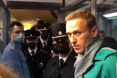 ФСИН объяснила задержание Навального после возвращения в Россию