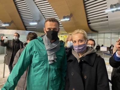 Навальный задержан в Шереметьево по запросу ФСИН