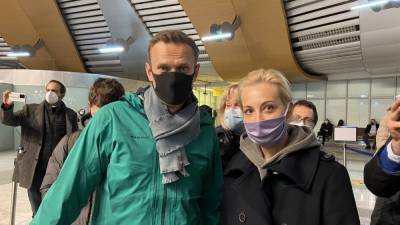 Навального задержали в Шереметьево сразу после прилета