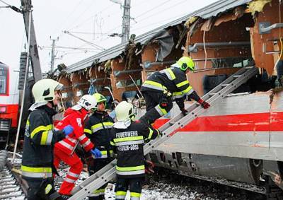 В Австрии «необъяснимым образом» столкнулись два пассажирских поезда
