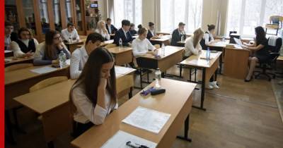 В Москве возобновили очное обучение для старшеклассников