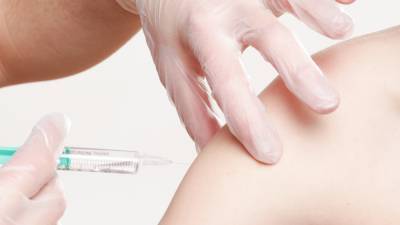Массовая вакцинация россиян от коронавируса начнется 18 января