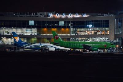 25 авиарейсов задержали и отменили в Москве