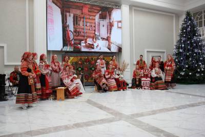 Ансамбль "Белые росы" представил программу "Святочная вечерка"