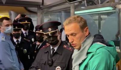Навальный находится в отделении полиции в Химках