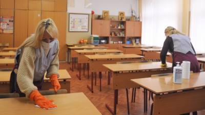 Школы Москвы возобновляют школьное обучение
