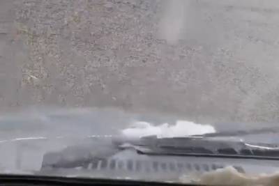 Красноярцы жалуются на грязь и снежную кашу на дорогах