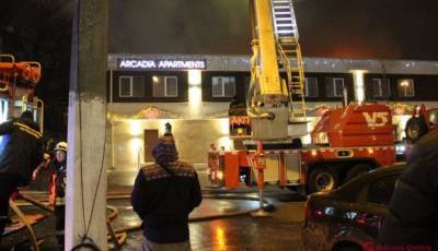 В Одессе загорелся отель, при пожаре погиб человек