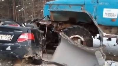 В жутком ДТП на трассе в Башкирии погибли два человека