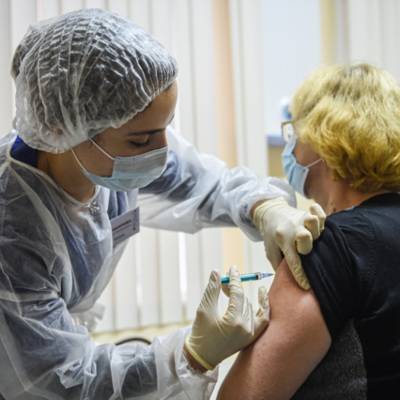 Массовая вакцинация населения от covid-19 стартует в России