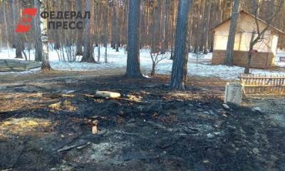 В Екатеринбурге мужчина поджег беседку из-за охапки дров