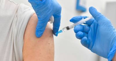 Массовая вакцинация от COVID-19 стартовала в России