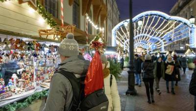 Деньги по кубышкам: как новогодние траты россиян отразятся на экономике страны