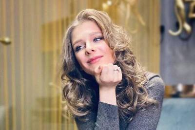 Молодая мачеха: Арзамасова впервые вышла в свет с 16-летним пасынком
