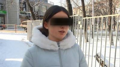 Водитель хабаровского автобуса отобрал у девочки шапку в счет оплаты проезда