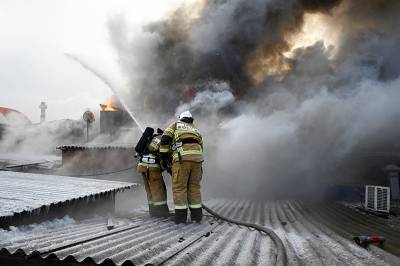 Пожарные локализовали возгорание на заводе в Башкирии