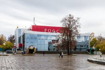 В Ижевске запретят парковаться автомобилям у кинотеатра Россия