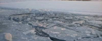 В Омске во время катания с горки у Иртыша мать с детьми провалились под лед