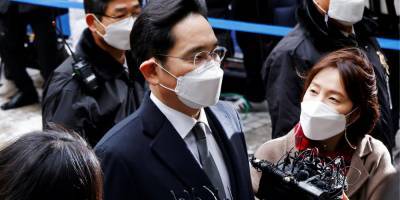 Пак Кынхе - Фактического руководителя Samsung приговорили к 2,5 годам тюрьмы - nv.ua - Южная Корея