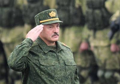 Лукашенко заинтересовался новыми методами ведения войны