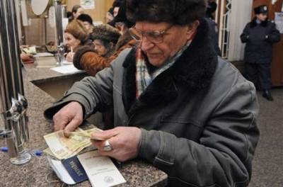 Почти 70% украинских пенсионеров получают пенсии через банки