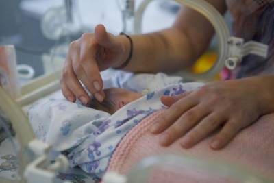 Пермские врачи провели сложнейшую операцию: 12-дневному младенцу было трудно дышать