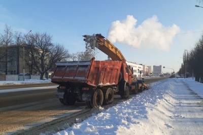 Техника очищает от снега улицы Зегеля, Гагарина и Первомайскую