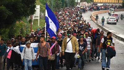 В Гватемале остановили тысячи мигрантов из Гондураса