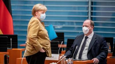 Ужесточение карантина, несмотря на падение заболеваемости: чего боится правительство Германии?