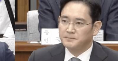 ​​Руководителя Samsung посадили на 2,5 года
