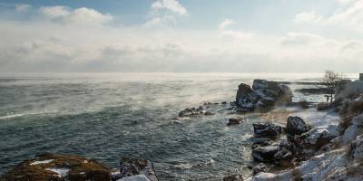 В Одессе Черное море «закипело» из-за мороза — фото, видео